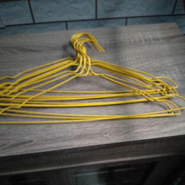 Gantungan Baju / Hanger Baju Besi Warna Isi 10