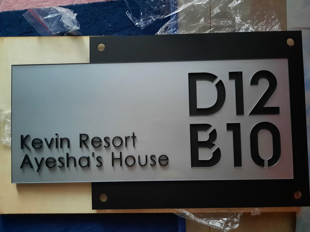 Papan Nomor Rumah Akrilik | Nomer Rumah Akrilik | No Rumah Akrilik | Alamat Rumah Font Lubang Wr206