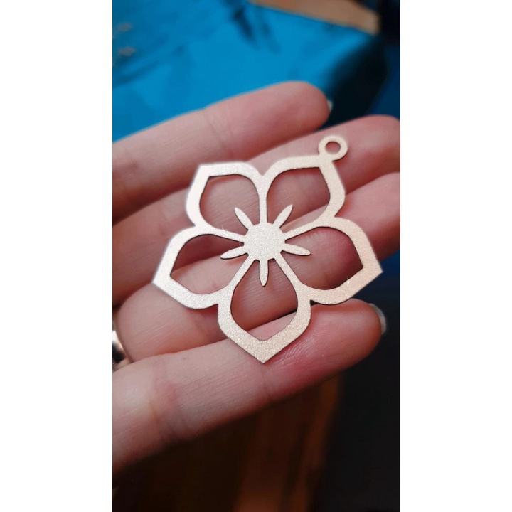 

HANGTAG LASER CUT BUNGA GOLD GLITTER