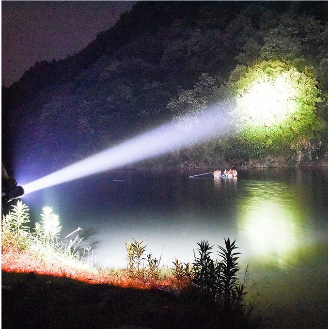 Senter Besar USB Recharge 60000 Lumens bisa Strobo Anti Air Jangkauan Jauh Lampu Sorot Portabel Lampu Sorot Besar Senter Jarak Jauh USB Isi Ulang Senter Lentera Tahan Air Senter Patroli Luar Ruangan High Power LED Flashlight Handheld Searchlight Portable