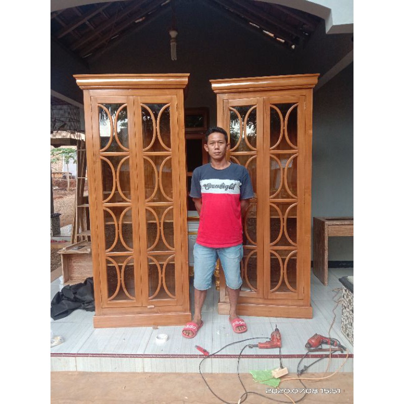 lemari pajangan furniture jepara
