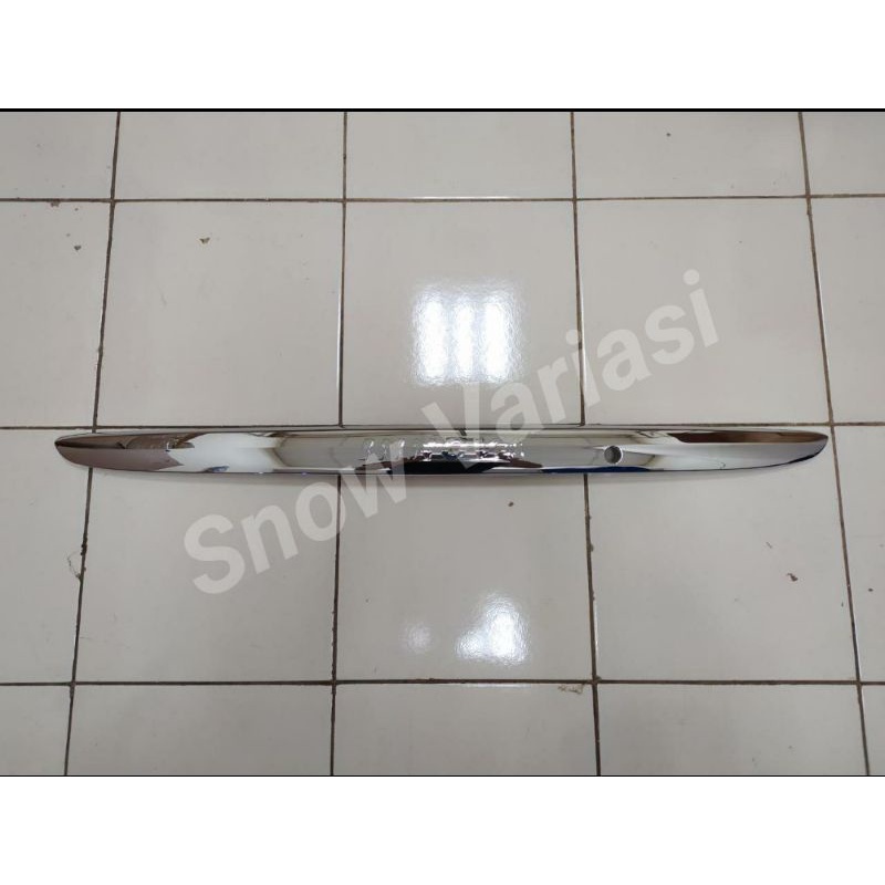 Trunk lid lis bagasi Innova old 2004 sd 2011 emboss chrome