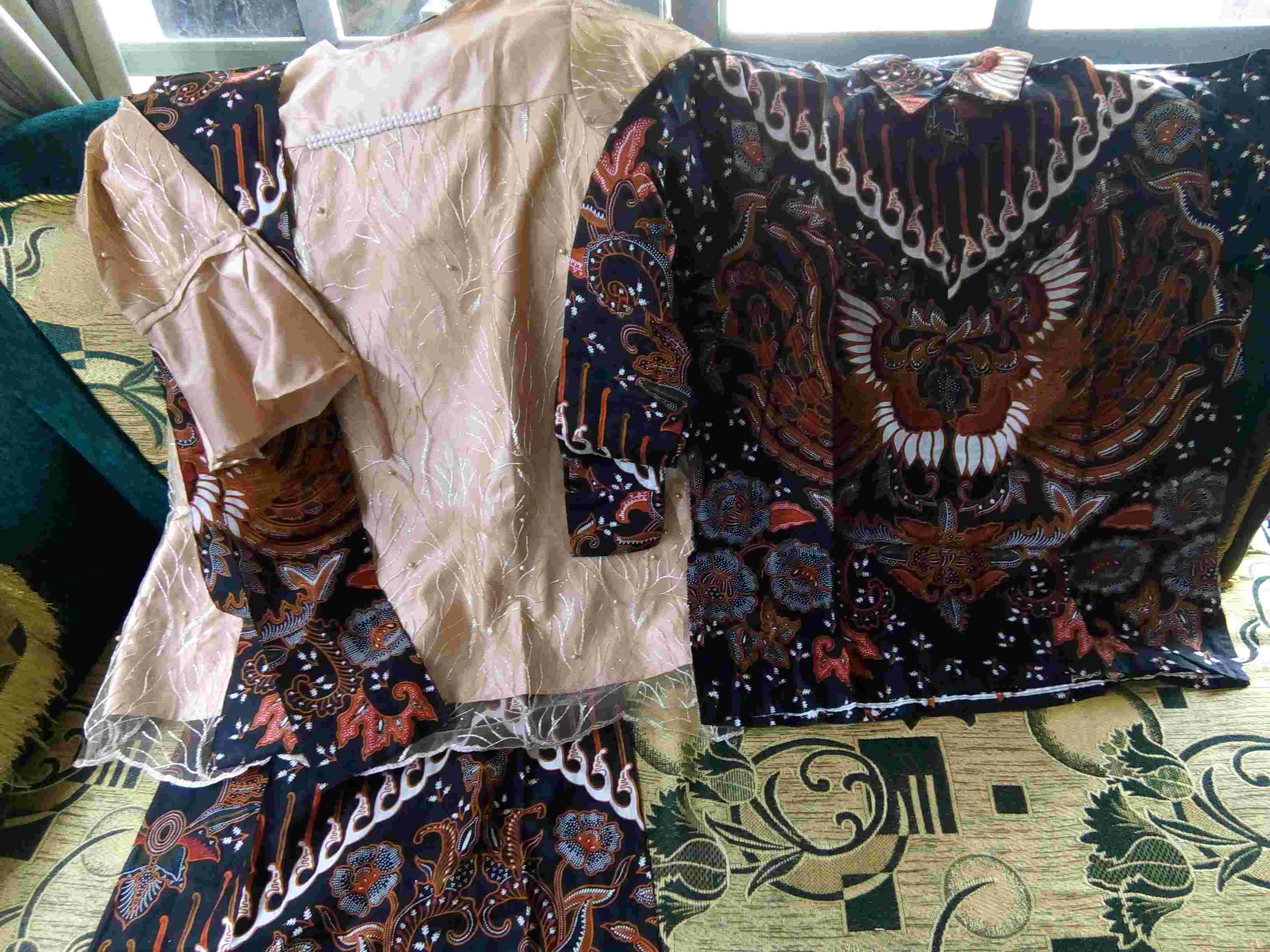 Maura Couple - Sania Ruffle Batik Couple Ori Ndoro Jowi Dnt Garansi Kebaya Modern - Set Couple Adara