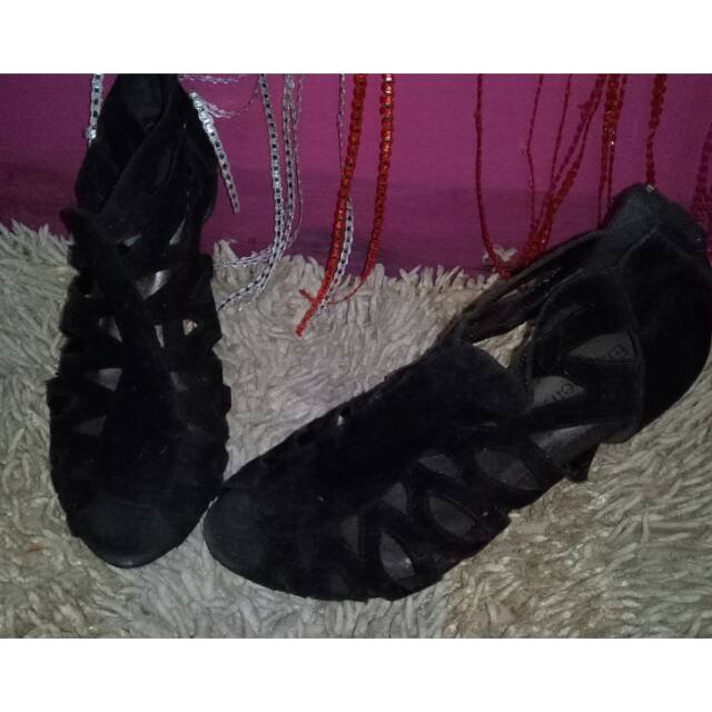 PRELOVED HEELS HITAM ELIZABETH