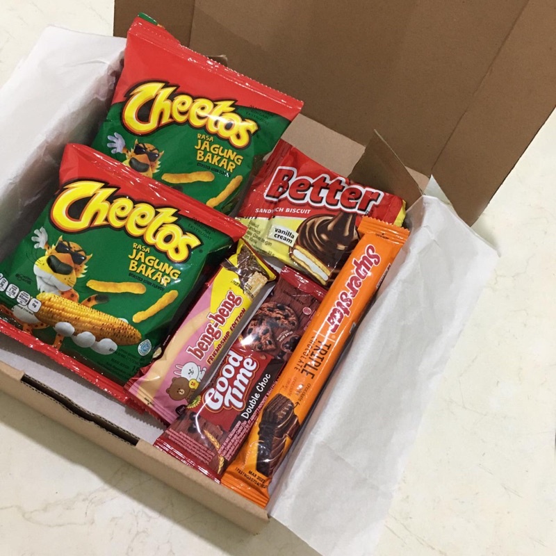 

SNACK BOX GIFT BOX BIRTHDAY HAMPERS SNACK BOX ( FREE GREETING CARD & BUBBLE WRAP ) | gifts2give