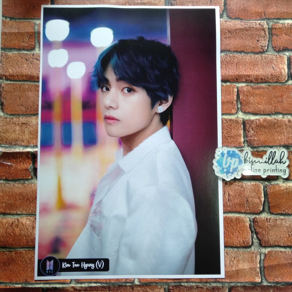 

Poster personil BTS (Kim Tae Hyung)
