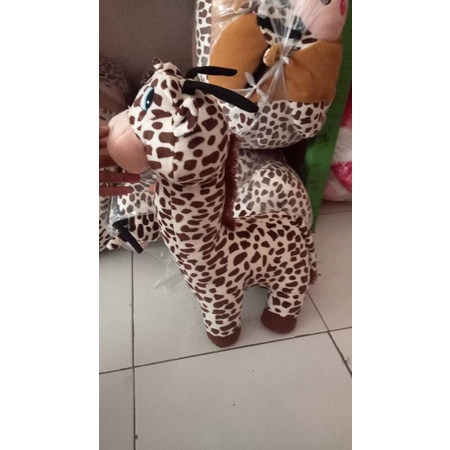 BONEKA JERAPAH DAN BANTAL JERAPAH
