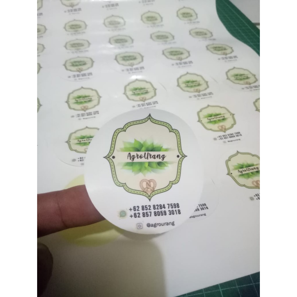 

CETAK STIKER LABEL PRODUK KEMASAN A3+. STIKER CHROMO CROMO + CUTTING