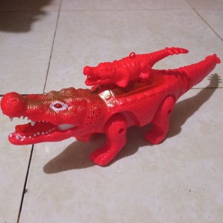 Mainan buaya jalan baterai