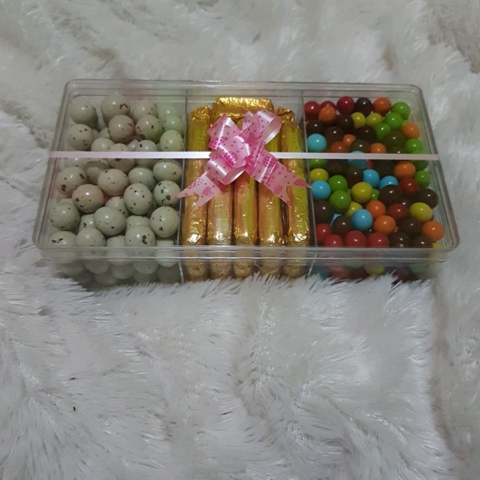 

Coklat Lebaran - Paket Cokelat Lebaran / Parcel Coklat Mix Lagie Toples Sekat 3 Stik