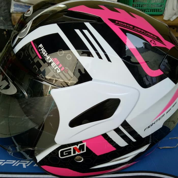 Helm gm fighter seri 911