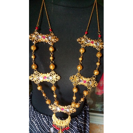 kalung baju adat