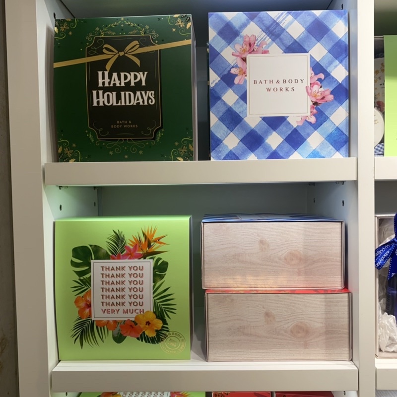 

GIFT BOX BBW BATH AND BODY WORKS ORIGINAL