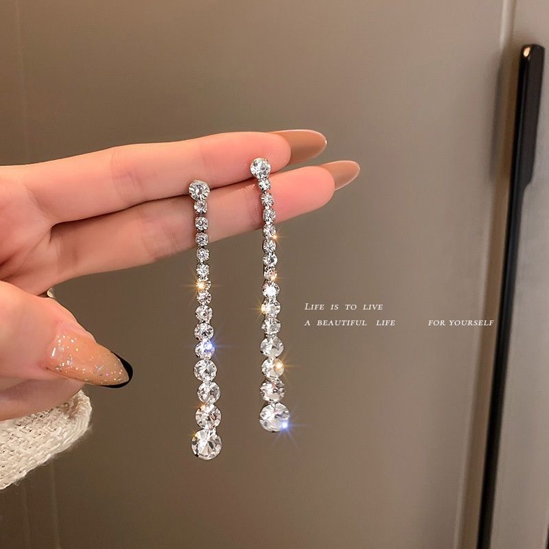 Anting tusuk tassel long style zircon