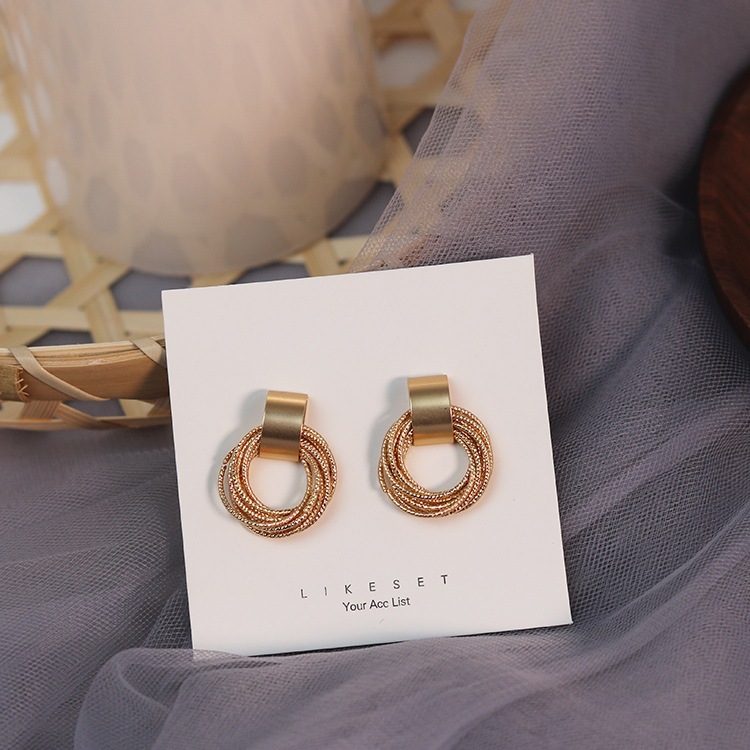Anting-anting Fashion Korea Baru Butik Fashion Kepribadian Liontin Anting