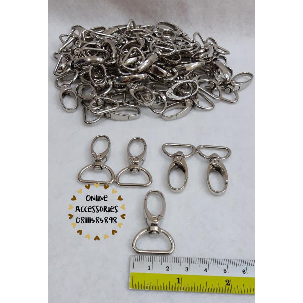 

Cantelan OVAL/BULAT TAS / ID CARD I KAITAN 2CM Per Lusin Nekel TERUJI