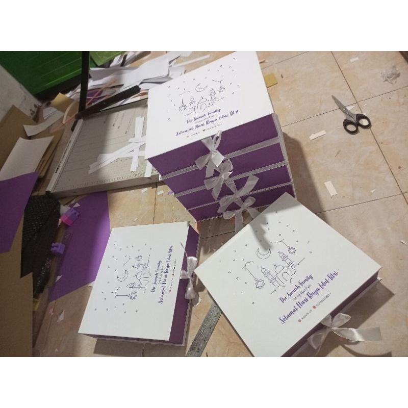 

custom box hampers lebaran idul Fitri giftbox kain mukena Al-Qur'an Snack