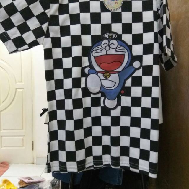 Kaos anak doraemon/ kotak2 catur