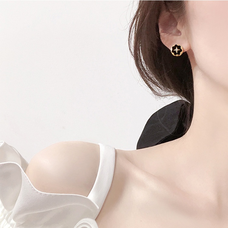 Anting Bulat Hitam Salib Vintage Lady's Korea Ear Accessories