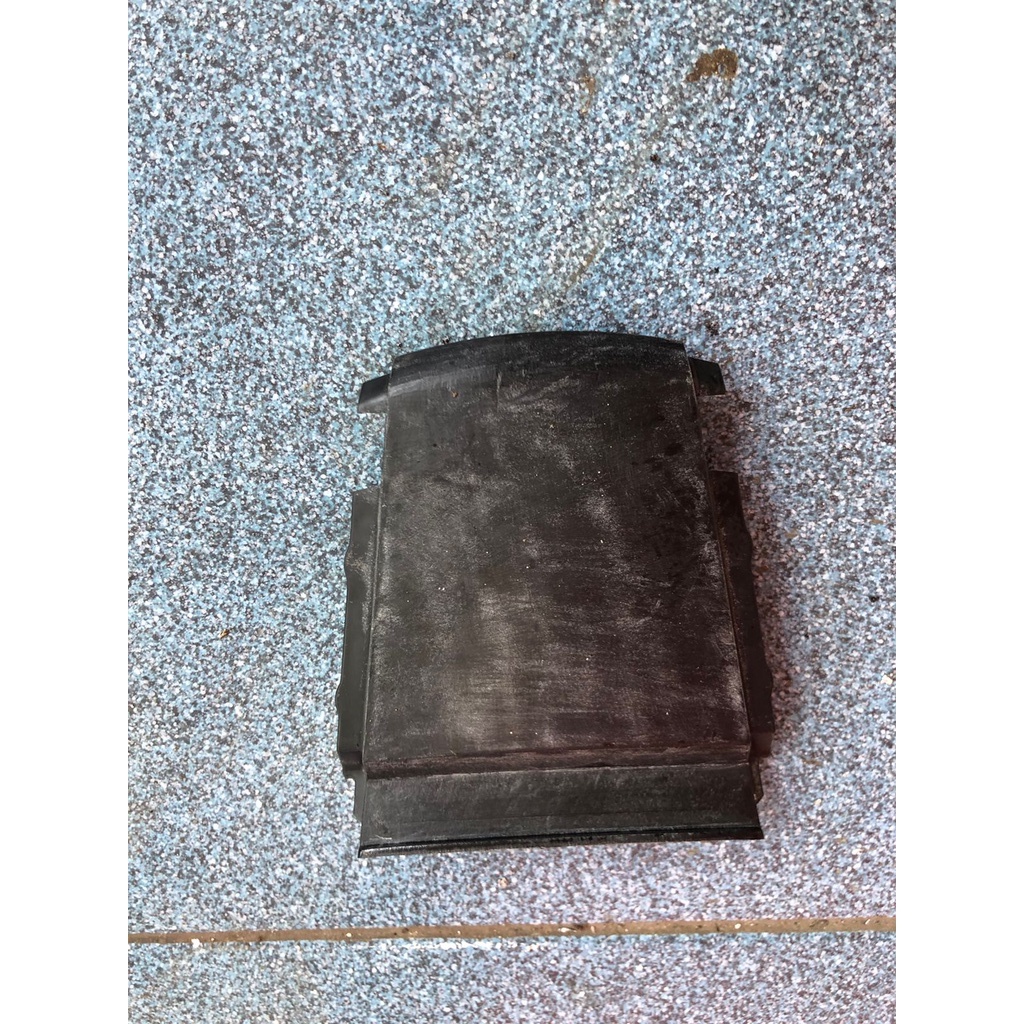 COVER CENTER TAIL TUTUP SAMBUNGAN BODY BELAKANG MEGAPRO PRO MONO SHOCK MONOSHOCK ORI