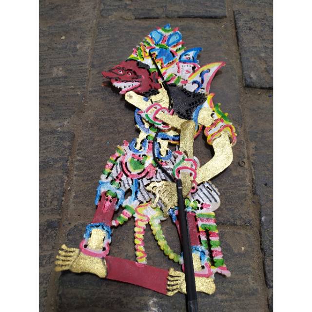 KERAJINAN MINIATUR WAYANG KULIT BUTO RAKSASA KUMBAKARNA KIDANGAN BAHAN KULIT SAPI 30x14 cm