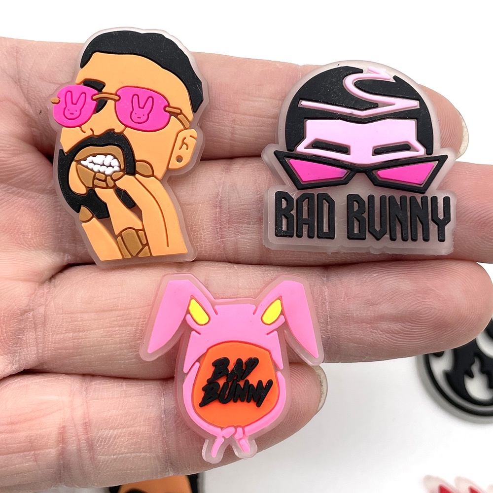 Gelang Charms Glow In The Dark Desain Bad Bunny Crocs Untuk Dekorasi