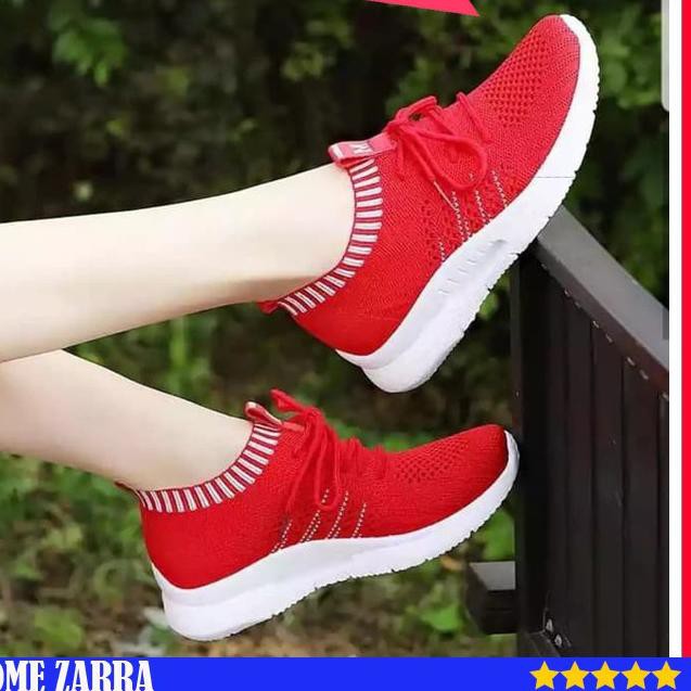  Sepatu  Yang Cocok Untuk  Jalan Jalan Wanita  Seputar Jalan