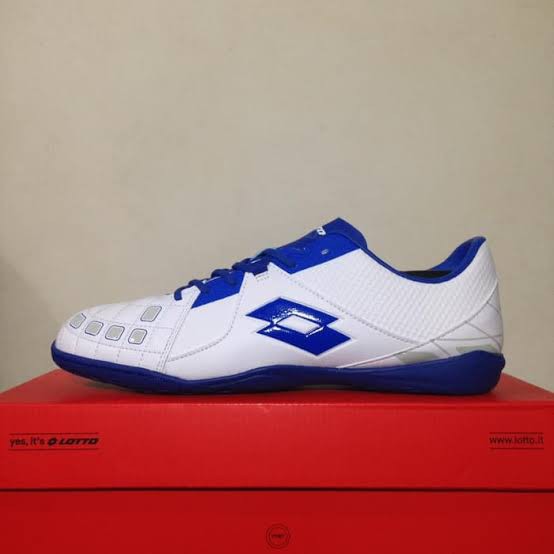 Sepatu Futsal Lotto Squadra In White