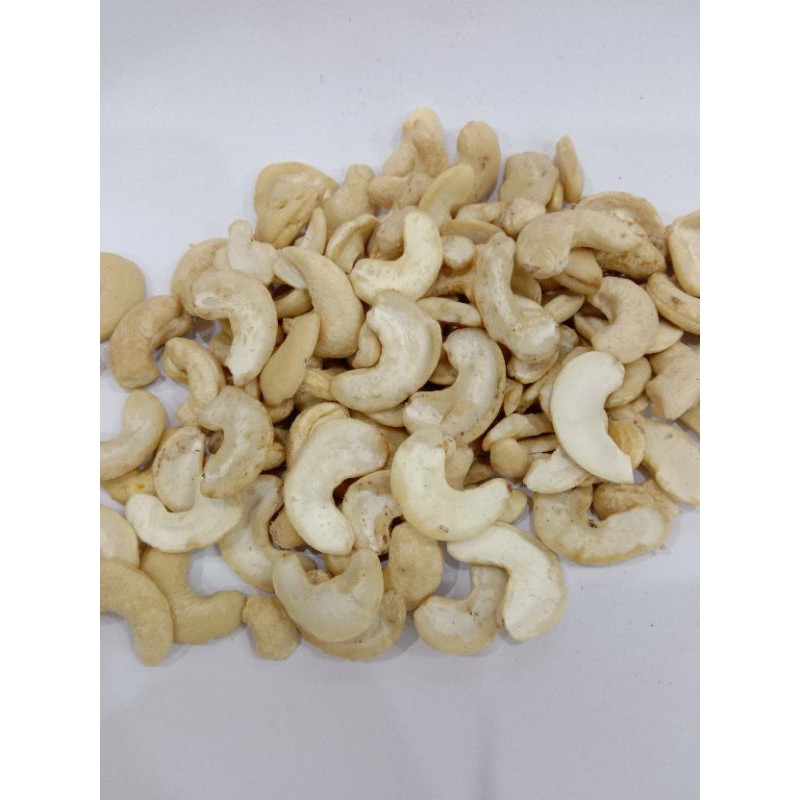 

Kacang Mede Mentah Belah Dua 500 Gram (Cashew Nut)