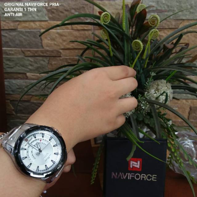 Jam pria naviforce