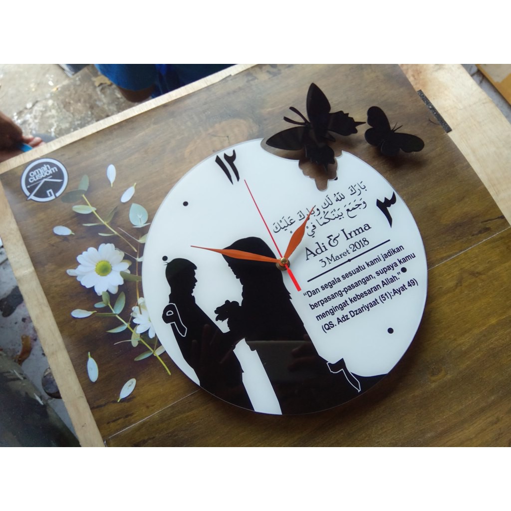 

Kado Pernikahan Unik Siluet BONUS BOX KADO DAN PITA