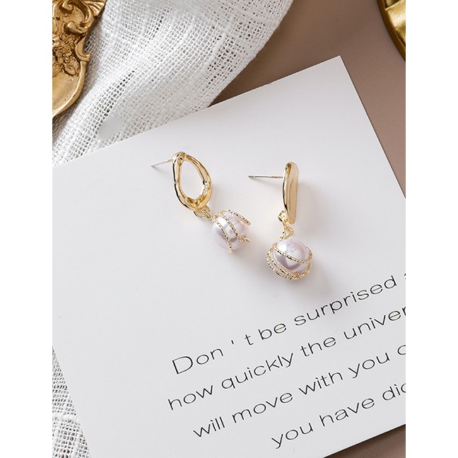 LRC Anting Tusuk Fashion Gold 925 Silver Needle Artificial pearl Asymmetric Earrings D55289