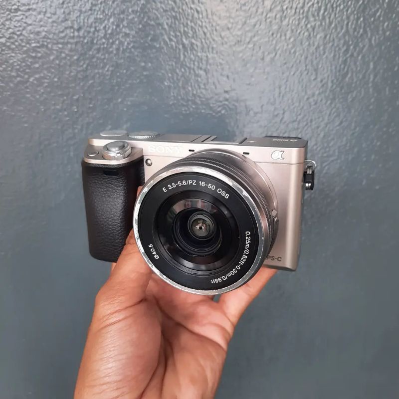 Sony A6000 second lensa kit 16-50mm oss & 7artisan 25mm f1.8