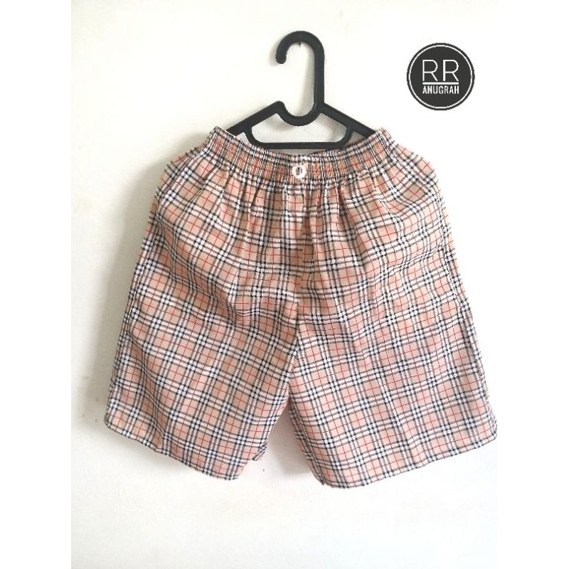 Celana Pendek / Celana Hawai Pria dan Wanita Motif Kotak Burberry