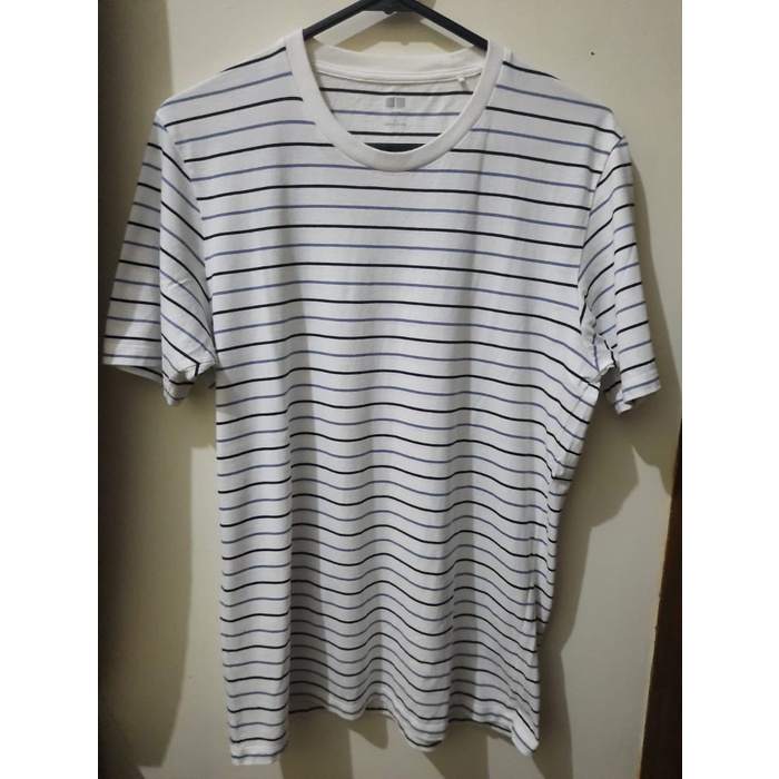 Kaos Uniqlo Garis-garis Lengan Pendek