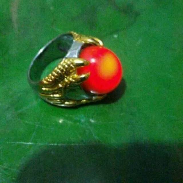 Alat sulap batu merah delima