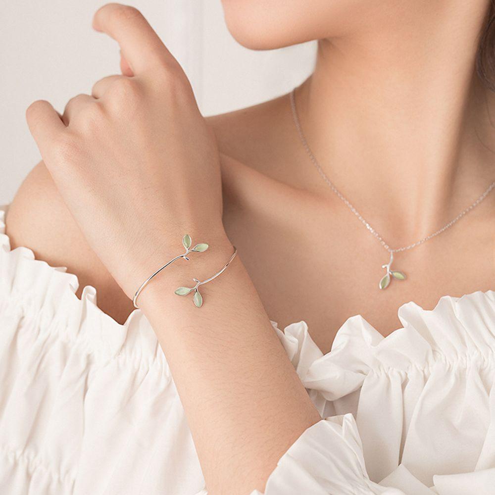 Mxbeauty Daun Hijau Manset Gelang Perempuan Sederhana Perhiasan Hadiah Gadis Halus Gaya Korea Women Bracelet