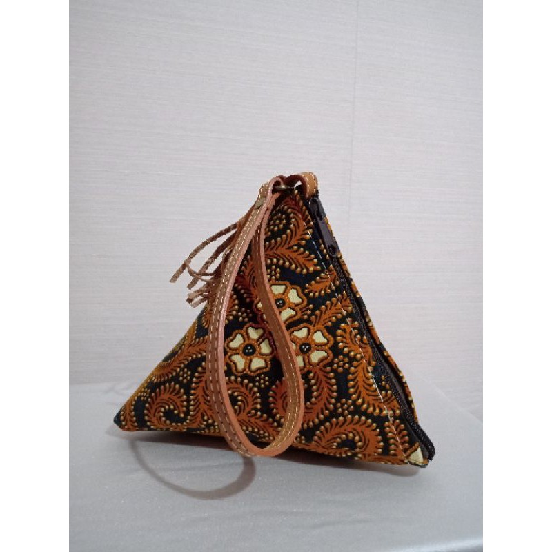 Dompet Kain Batik Tenun Segitiga Tali Kulit Tas Wanita Kondangan Murah