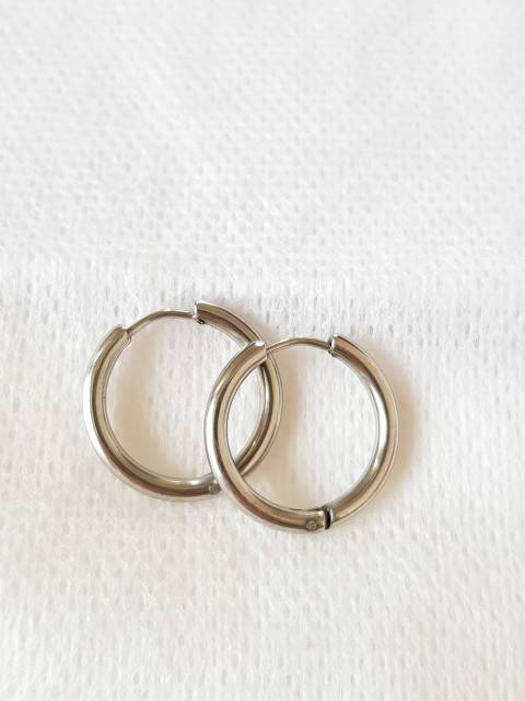 Anting Bulat Titanium Silver Antikarat J2