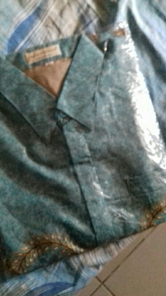 Kemeja Batik Pria Lengan Panjang Semi Sutra Prada