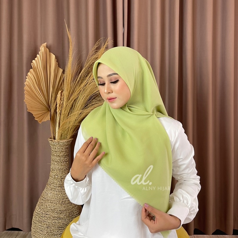 Jilbab Segiempat Bella Square Lasercut / Hijab Bella Square Polos Pollycotton