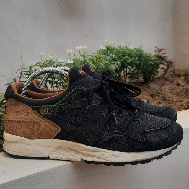 Sepatu Asics Gel Lyte V Oro Bekas