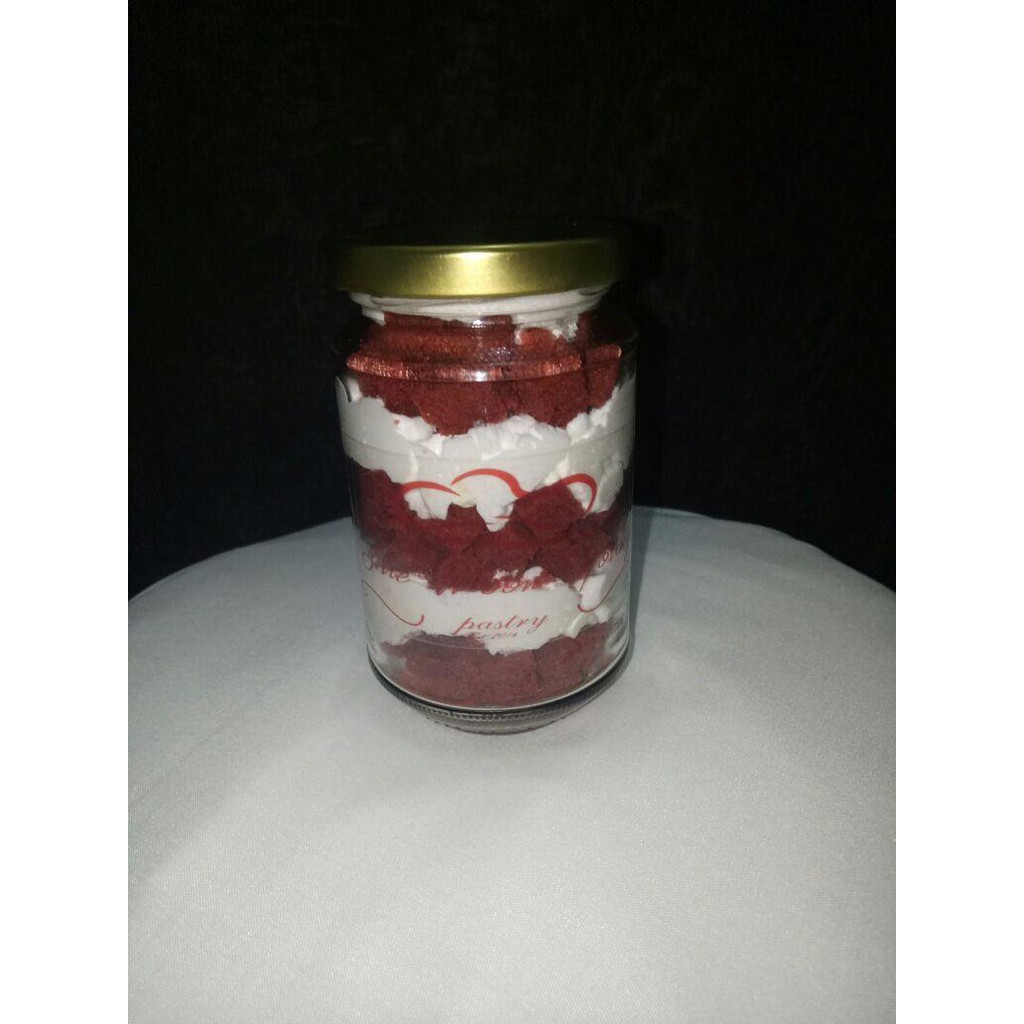 

The Moon Young - Red Velvet in jar