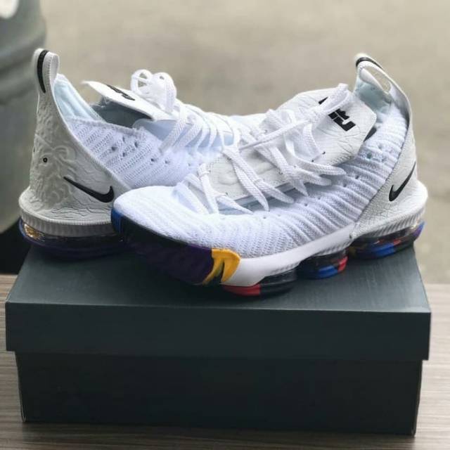 Sepatu Basket LeBron 16 March Madness