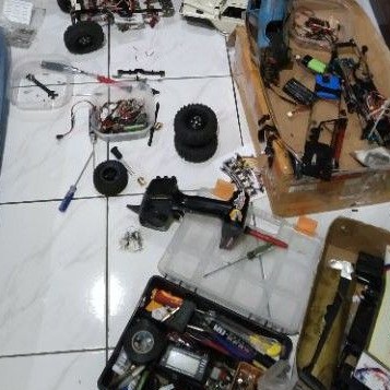 servis service pemasangan sparepart mobil remote control rock crawler MN WPL sparepart RC