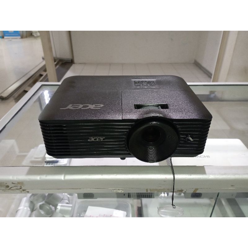 proyektor bekas acer bs-020pa. 4000 lumens. svga. DLP normal bagus