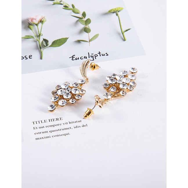 LRC Anting Tusuk Fashion Pearl Grape Pearl Alloy Diamond Earrings K77687