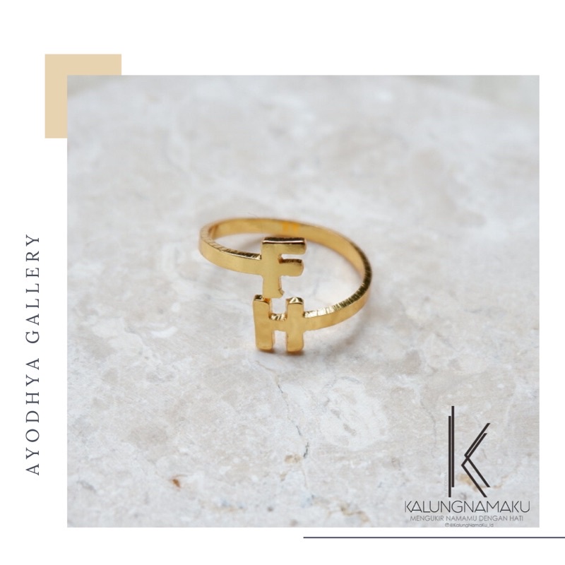 Cincin Nama Inisial 2 susun titanium Kuningan Lapis Emas