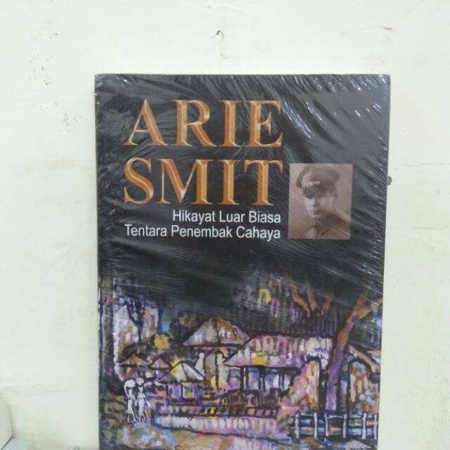ARIE SMIT HIKAYAT LUAR BIASA TENTARA PENEMBAK CAHAYA