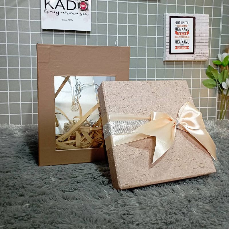 

Box Kado Kotak ukuran 20cm Tinggi 15x15